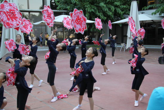 北京劲松第四小学金帆舞蹈团感动西班牙