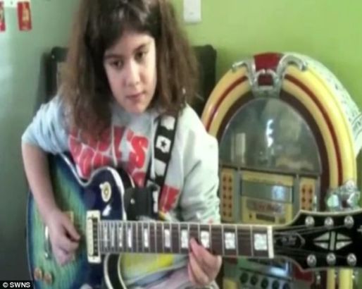 英女童学电吉他2年通过8级考试(组图)_新浪教