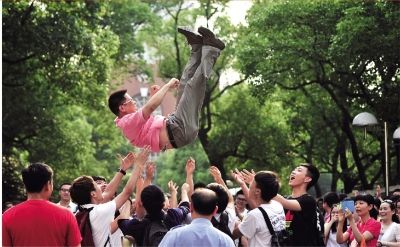 6月8日下午,长沙市一中考点,英语考试结束后,一