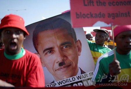 奥巴马南非之行遇抗议 遭恶搞惨变希特勒