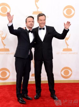 Aaron Paul and Bryan Cranston buddied up on the red carpet. Aaron PaulBryan Cranstonں̺ܵһա