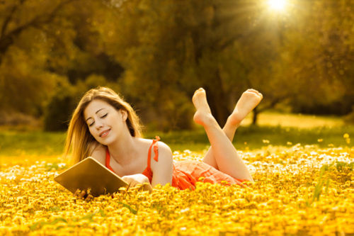 Take a Reading Break Ķʱ Along with having a well-deserved lunch break, take advantage of your 15-minute work break during the day and head outdoors with a book. Find a spot to sit and read a few pages while enjoying some fresh air. ʱ䣬Ҳڹʱ15ӵϢʱ䣬鵽ȥҸطϼҳ飬ʵĿ