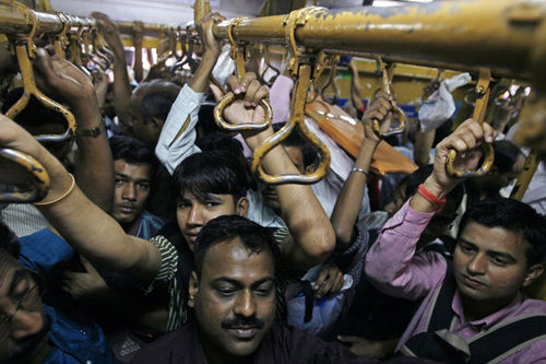 It's hard to imagine being stuck in this Mumbai commuter train. °Ļϼֱ