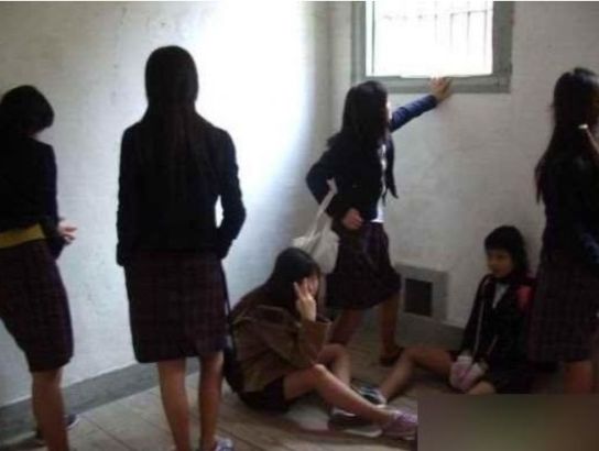 �˲���ĺ���Ůѧ��