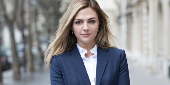美女大学生当选法国最年轻副市长(图)