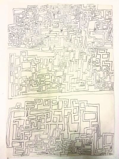 小学男生爱画迷宫 勾勒密密麻麻路线图