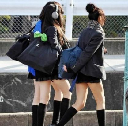 �ձ���Ů�ǳ����ͣ��������ۣ����Լ������˱Ƚ��ܹ�����˳�ܡ���ɽ��������ְҵŮ�Թ����������࣬��������ȴ�ǳ�Ŭ�����ձ�Ů������Ů�˵����˲��ɿ��ܵģ�Ů�����������ܿ�ģ���������Ҳ����ͨ��Ŭ��Ҳ���Ըı����ˡ�