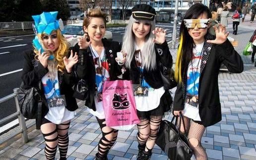 ĸ�׶�ʱ��ŭ��һ���Ӷ�ʨ���ģ�����Ǵ����ĺǳ⣬���ֵĿ��ţ�ʤ���й������������κ�һ�����ϵ�ĸ�ס�