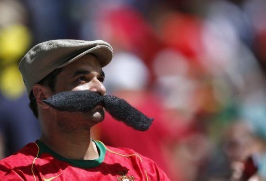 Or mustaches as well as this Portuguese fan. λԵĺҲǶɧ