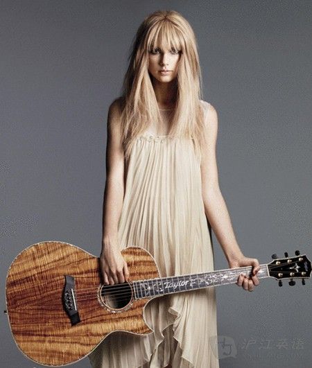 双语:泰勒-斯威夫特加盟美国好声音
