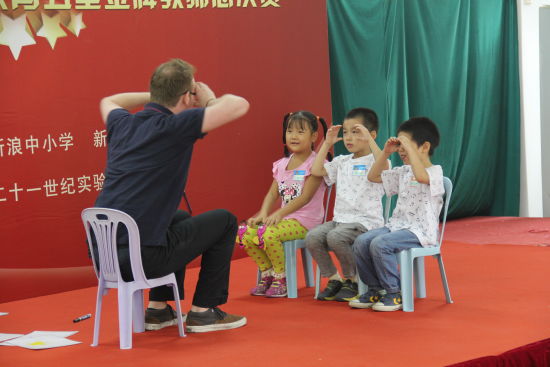 少儿英语名师决赛:模拟课堂水果动物娃齐到场