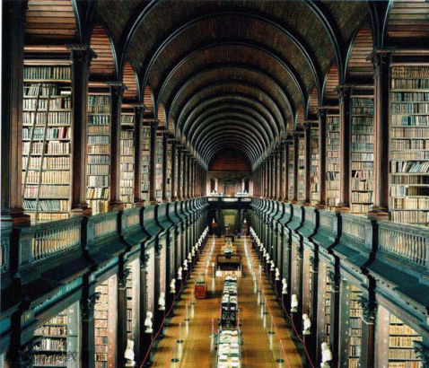 爱尔兰都柏林，三一学院图书馆，俗称的“长屋” 。The Trinity College Library, aka “The Long Room,” Dublin, Ireland