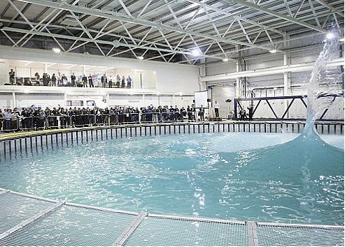 英国留学 爱丁堡大学现海浪仿真游泳池装置 - 