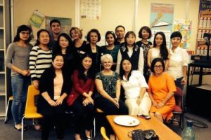 孩子赴美读书催生陪读妈妈 夫妻分居成困扰