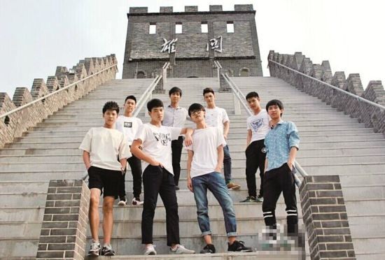 8位男生均来自武汉生物工程学院 8位男生均来自武汉生物工程学院