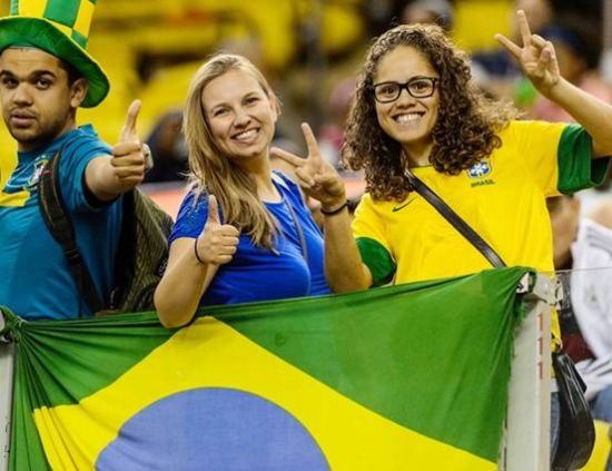 女足世界杯:魅力女子足球人气持续升温(双语)