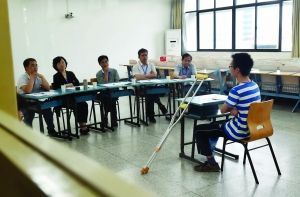 高校自主招生面试题：鸡蛋碰石头何时不会破