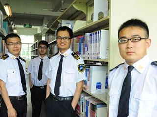 武汉高校4名保安考研成功 被赞励志保安团