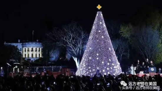奥巴马总统在华盛顿为国家圣诞树点灯。