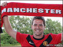 Michael Owen with a Manchester United scarf