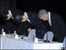 Kazuo Hirai, Shiro Kambe and Shinji Hasejima from Sony bowing in apology