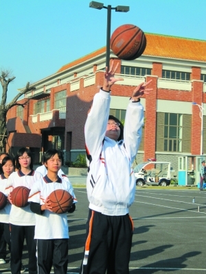 �������������ѧ���������𱬣�׬������������(����ͼƬ)