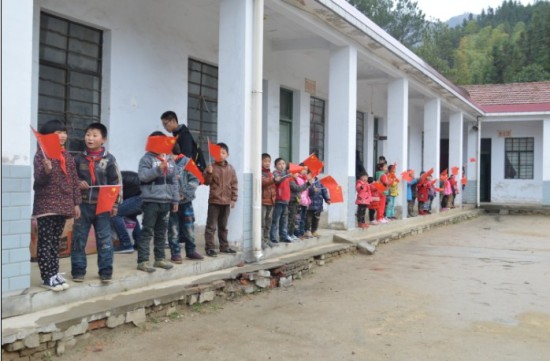 上海国际高中援助老区:学生征文爱心教育