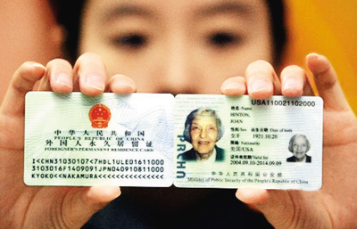华侨凭护照享归国自由回国定居更加方便