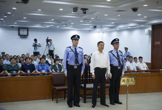 Former Chongqing Party chief Bo Xilai (C) listens to his verdict inside the Jinan Intermediate People's Court in Jinan, Shandong province September 22, 2013. The court sentenced Bo to life in prison on Sunday after finding him guilty of all the charges he faced of corruption, taking bribes and abuse of power. [Photo/Xinhua] 