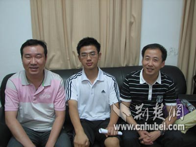 “最牛高考作文”周海洋牵手武汉大学1+N(图) “最牛高考作文”周海洋牵手武汉大学1+N(图)