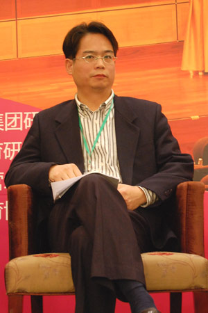 图文:袁本涛在新东方教育论坛上发表演讲