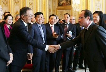 �����񣺺�����־�ڷ����Է�û��Ǯ