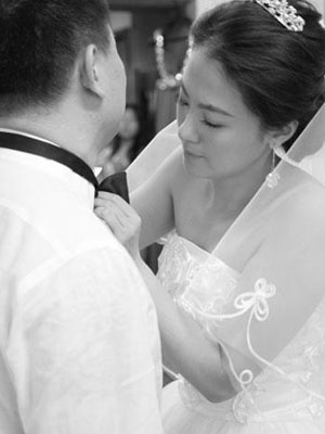沈傲君三色礼服庆觅良缘 李静戴军喜证婚