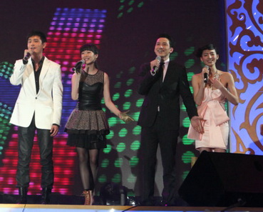 导演明星欢乐汇 王雨再展歌喉成亮点_影音娱乐