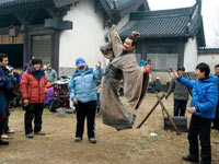 片场花絮篇：“刘备”于和伟走钢丝