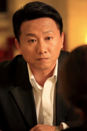 房子斌饰演潘为民