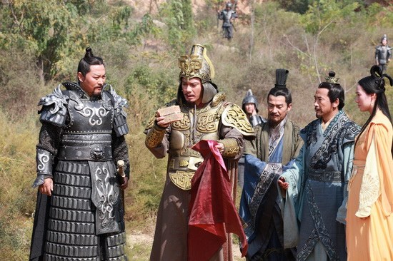 罗嘉良《春秋祭》片场秀实力 从容应对突发事件
