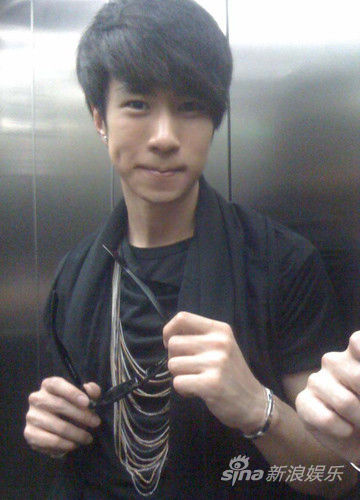 陈庆聪获评健康大使展现酒窝魅力(图)|陈