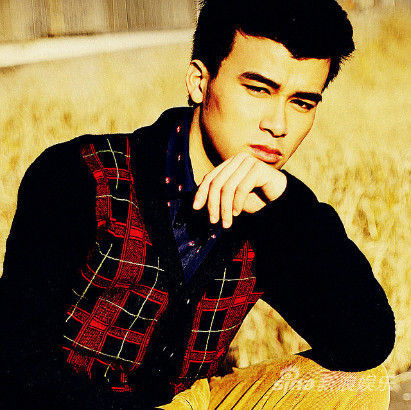 Elvis West风情写真 显英伦气质(图)