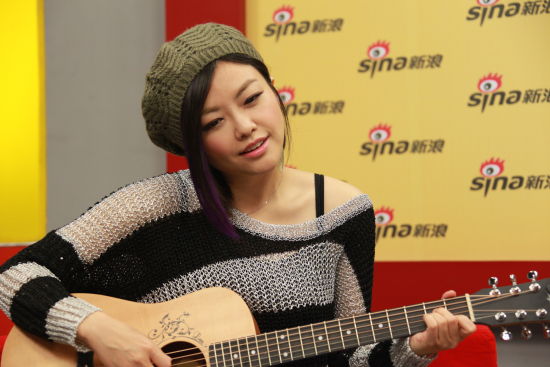 实录:查可欣聊新专辑音乐满足两面性(图)