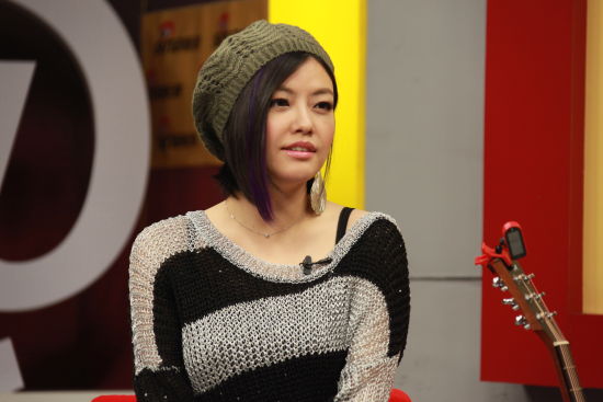 实录:查可欣聊新专辑 音乐满足两面性(图)