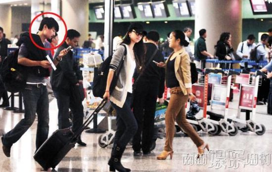 2013年1月，有记者拍到汤唯和胡须男在机场现身，这位胡须男正是新晋男友。