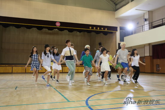 SHINee献唱《女王的教室》与童星同拍MV|女