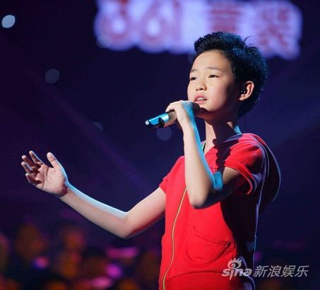 黄誉博香奈儿接吻_童星黄誉博_黄誉博香奈儿