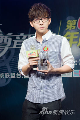 胡夏摘得两项大奖   7月17日,北京,歌手胡夏
