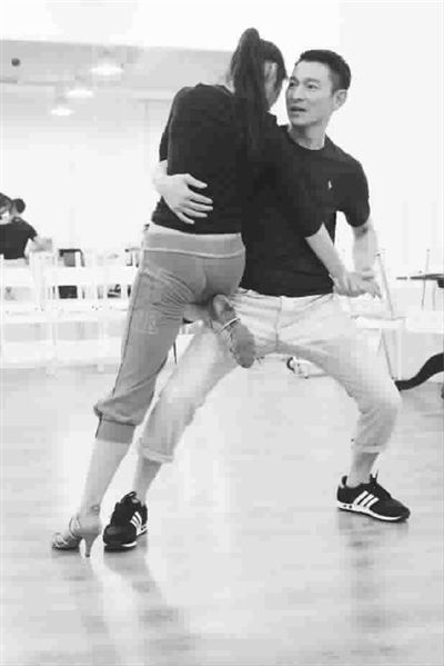 刘德华为演唱会闭关埋头苦练舞蹈|刘德华|演唱