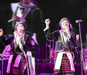 云南佤族合唱团现场演出