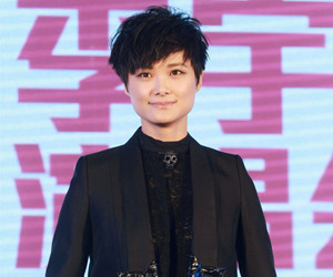 李宇春个唱破例连开两场 将穿透视纱裙