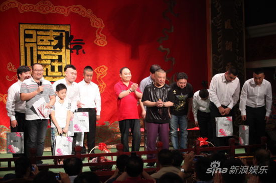 郭德纲再收徒 对出走徒弟"含泪祝福-新浪娱乐