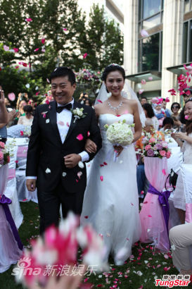 近日,中国武警文工团青年歌唱家,民歌小花旦王相周大婚 常思思的老公